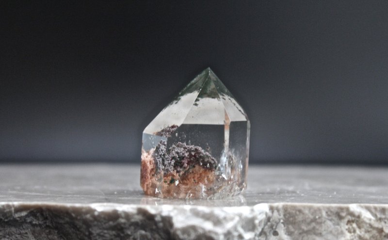 石栽 SHIZAI-共生異象綠藻水晶柱-含底座 - 擺飾/家飾品 - 水晶 綠色