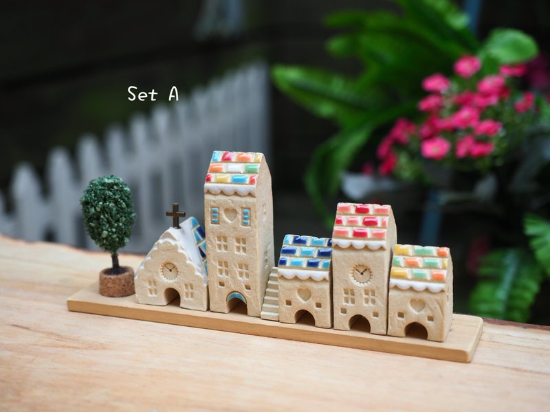 Ceramic House- Set of 8 (5 houses + 1 stair + 1 tree + 1 wooden base) - ของวางตกแต่ง - ดินเผา หลากหลายสี