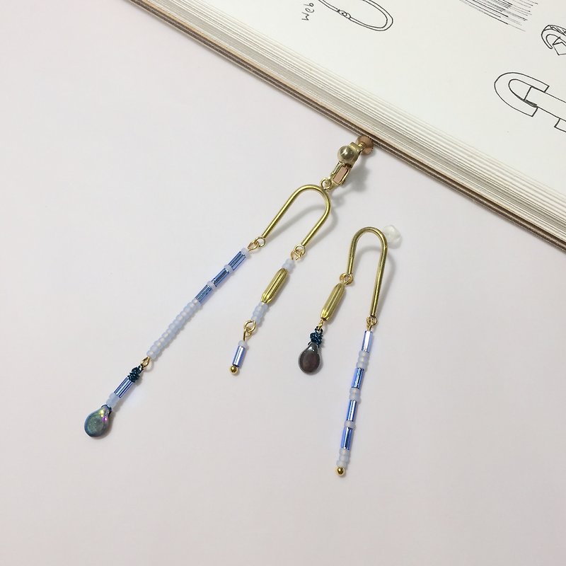 喨 喨 blue asymmetrical long earrings silver ear acupuncture / brass ear clip - ต่างหู - โลหะ สีน้ำเงิน