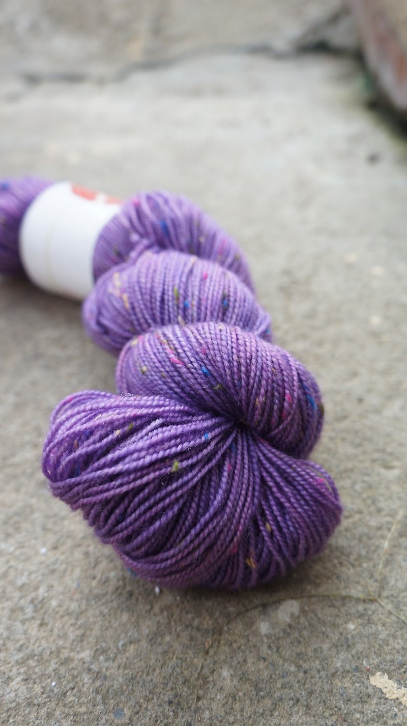手染線。茄紫(彩色結粒) - 編織/刺繡/羊毛氈/縫紉 - 羊毛 