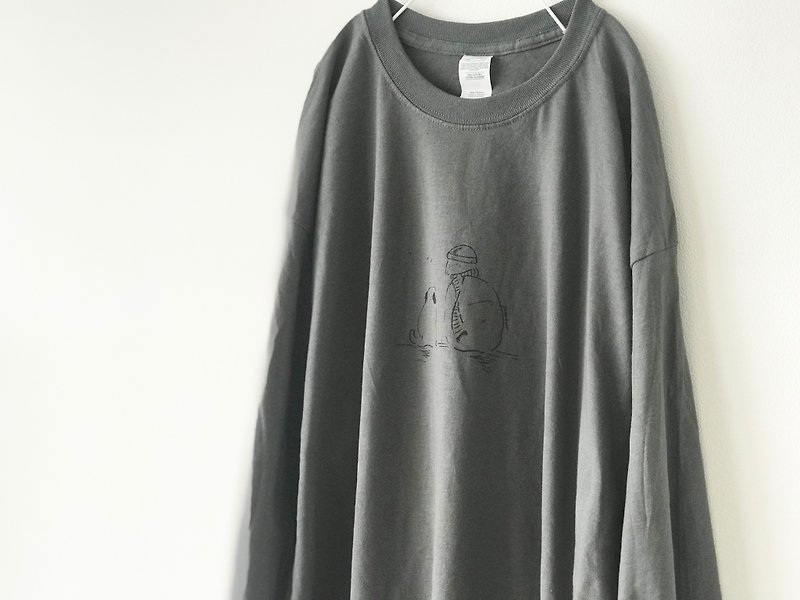 パグとおじさん / ロングスリーブTシャツ / チャコールグレー - 女裝 上衣 - 棉．麻 灰色
