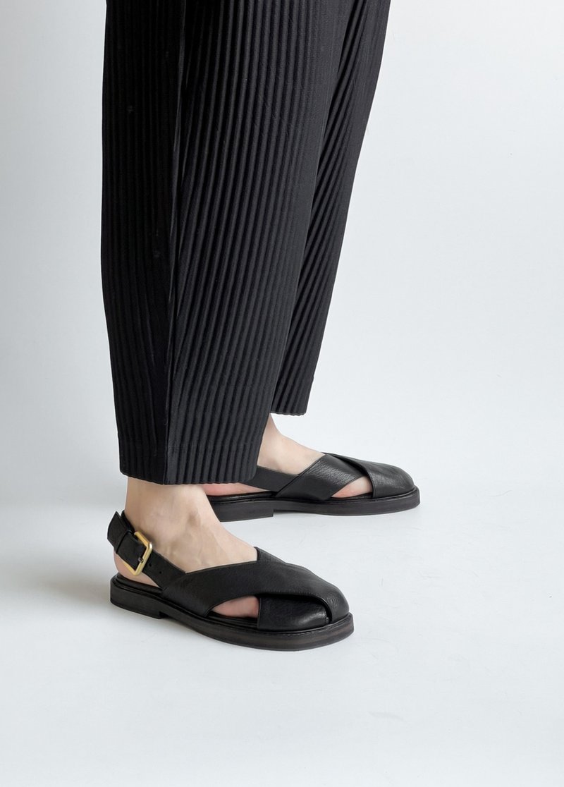 飽滿的鬆弛感 交叉編織小羊皮 面包涼鞋 手工製 黑色 - 其他女皮鞋 - 真皮 黑色