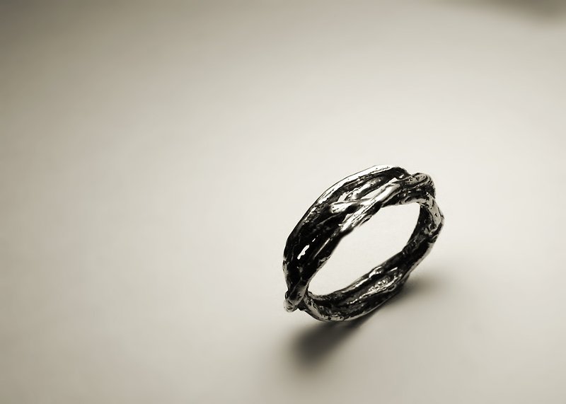 窄榕樹氣根戒指 - 戒指 - 其他金屬 銀色
