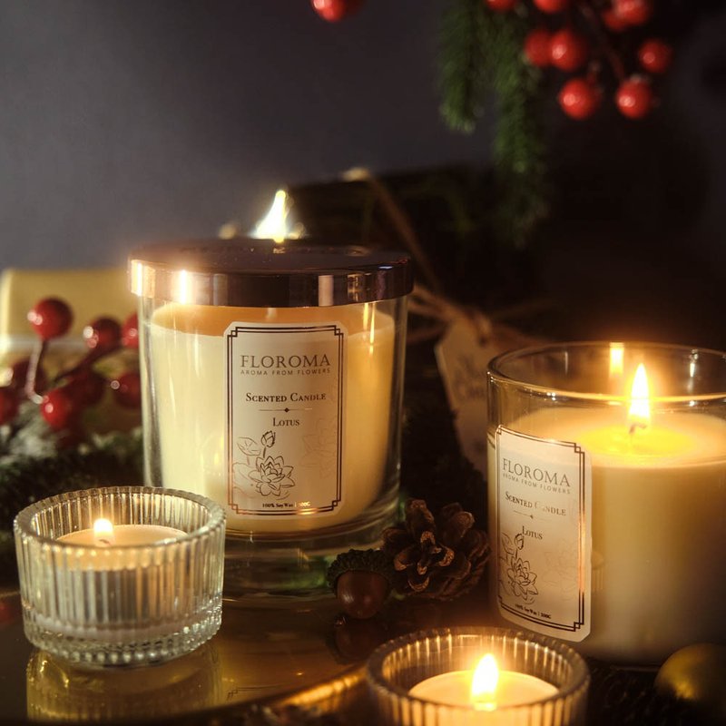 荷花香薰蠟燭 Lotus Scented Candle - 香氛蠟燭/燭台 - 其他材質 白色