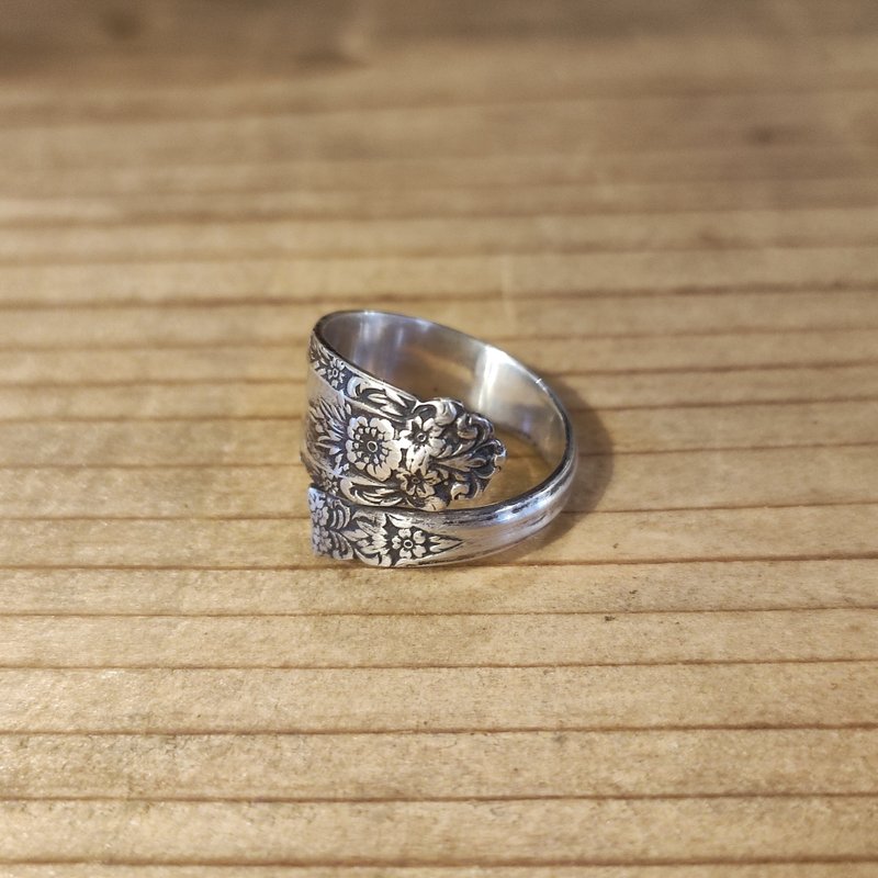 繊細なお花のレリーフがかわいいアンティークスプーンのリメイクリング_882 レトロヴィンテージ - 戒指 - 純銀 銀色