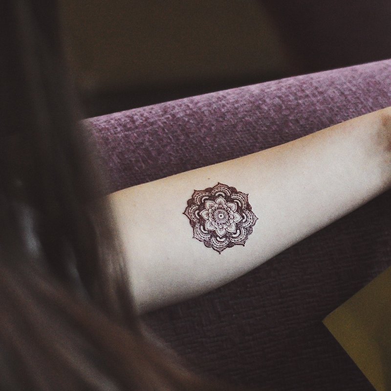 OhMyTat 曼陀羅 Mandala 海娜刺青圖案紋身貼紙 (2 張) - 紋身貼紙/刺青貼紙 - 紙 咖啡色
