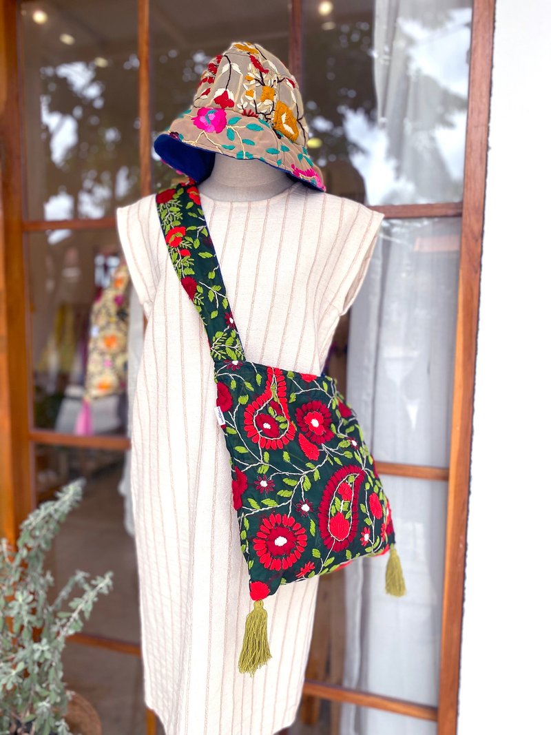 手工刺繡 墨綠色 花卉 斜背包 肩背包 - 側背包/斜背包 - 絲．絹 綠色