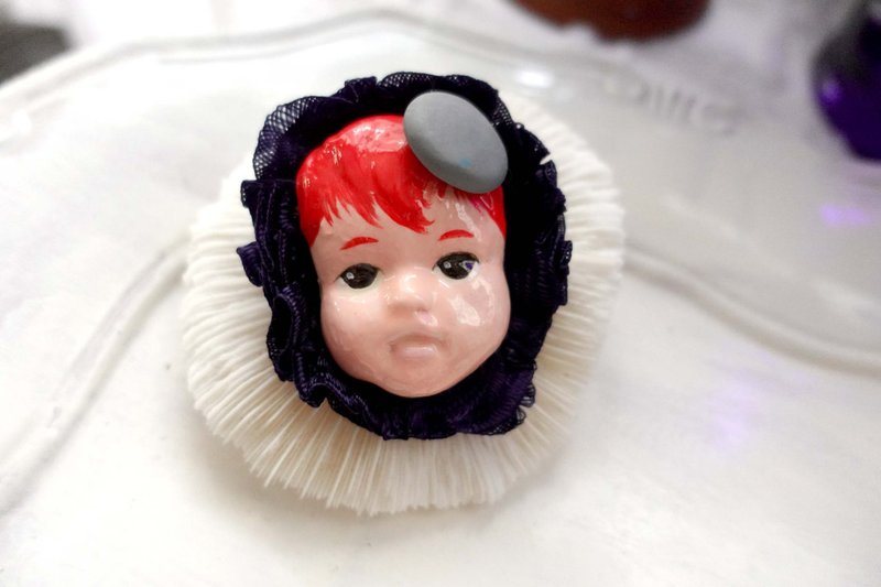 TIMBEE LO手工製手繪立體紅髮小孩胸針心口針 獨一無二 可訂製 - 徽章/別針 - 其他材質 紅色