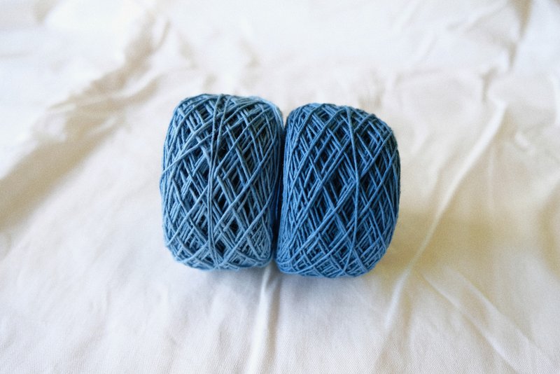 Indigo natural dyed cotton yarn for DIY - 編織/刺繡/羊毛氈/縫紉 - 棉．麻 藍色
