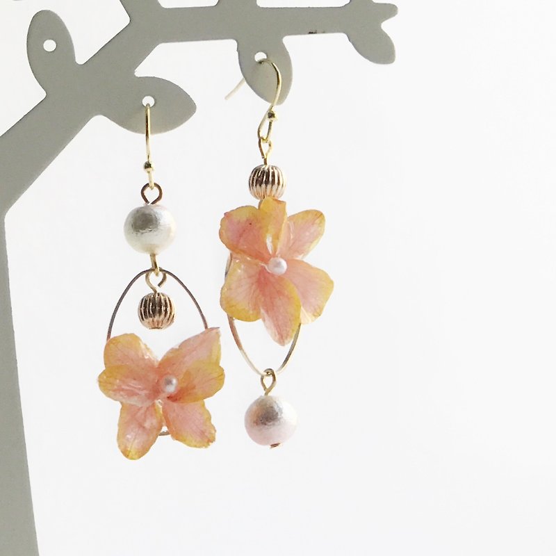 Real flower Hydrangea Earrings 18KGP earrings - ต่างหู - พืช/ดอกไม้ สีส้ม