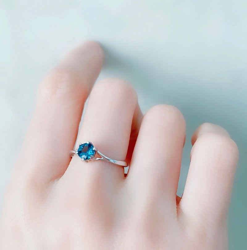 High Quality London Blue Stone Sterling Silver Ring - Adjustable - November Birthstone - แหวนทั่วไป - คริสตัล สีน้ำเงิน