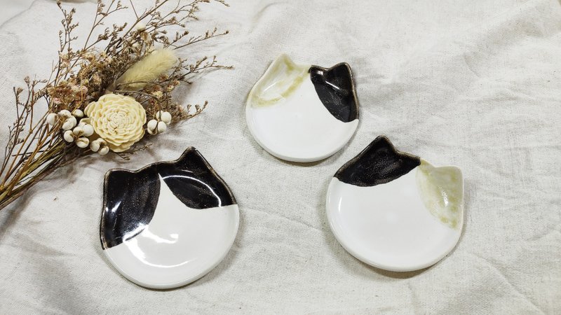 Cat-shaped small plate/soy sauce plate/ornament plate - Other - Pottery White