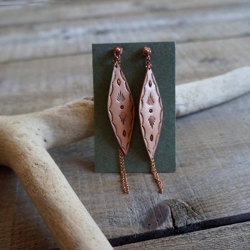 Handmade custom totem leather carved cowhide earrings leaves - ต่างหู - หนังแท้ สีกากี
