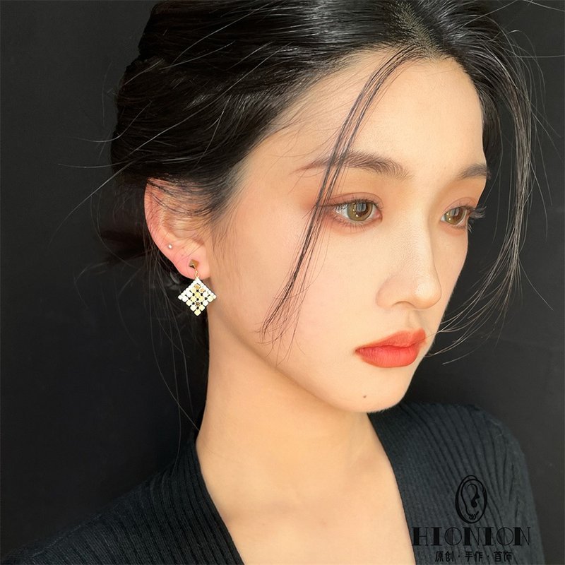 Hi Onion original midnight Barcelona gold-plated earrings super shiny ear clips clubbing travel wear ins earrings - ต่างหู - วัสดุอื่นๆ 