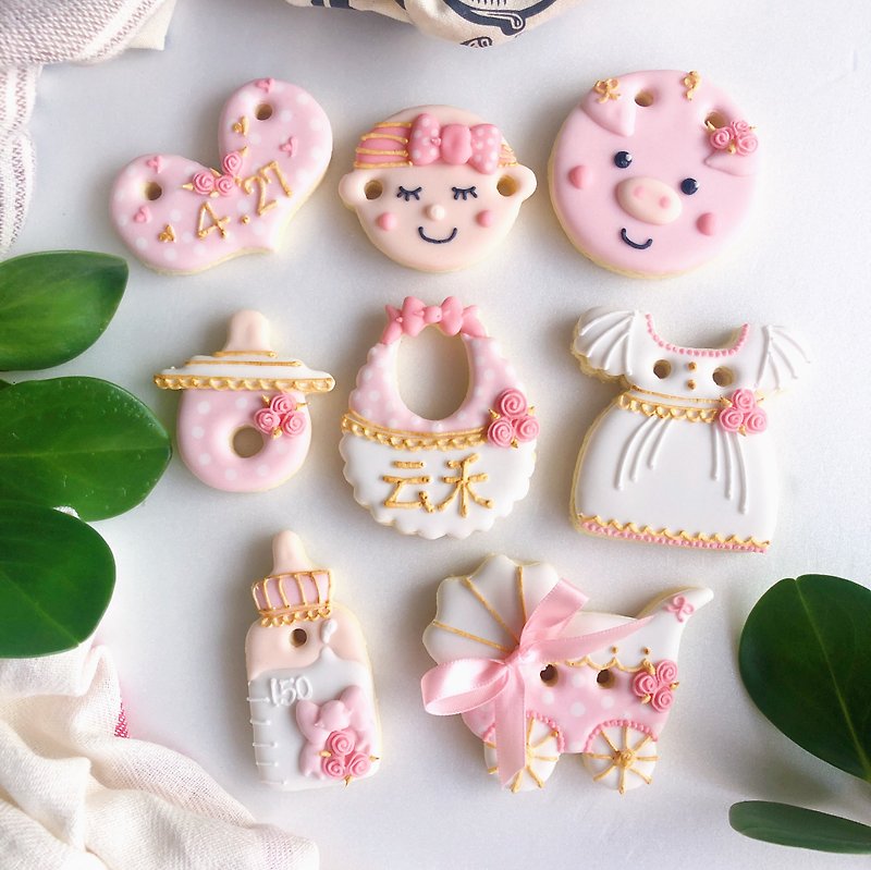 Receiving mouth-watering icing biscuits• Pink Sweety Baby Girl Gift Box 8 Pieces Set - Handmade Cookies - Fresh Ingredients 