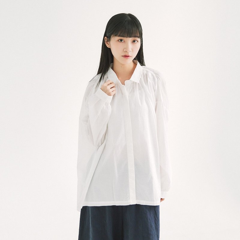 【Simply Yours】肩褶皺寬鬆襯衫 白F - 女 T 恤 - 棉．麻 白色