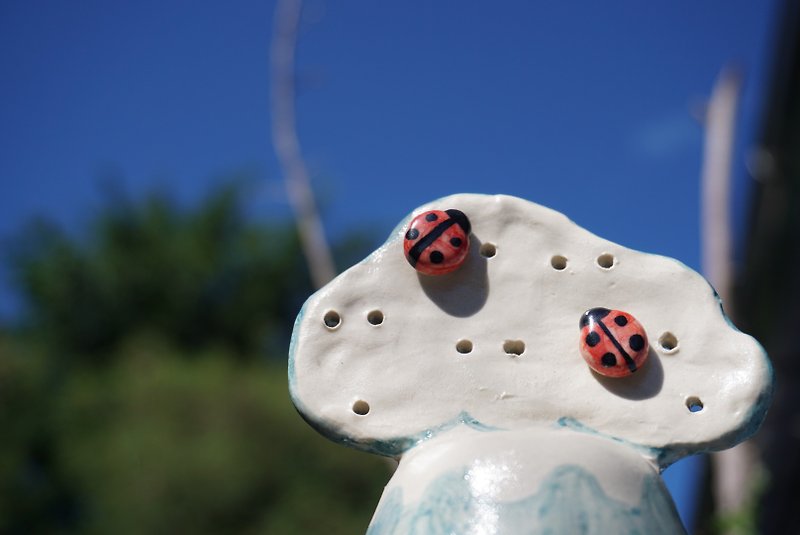 Ladybug earrings - 耳環/耳夾 - 陶 紅色