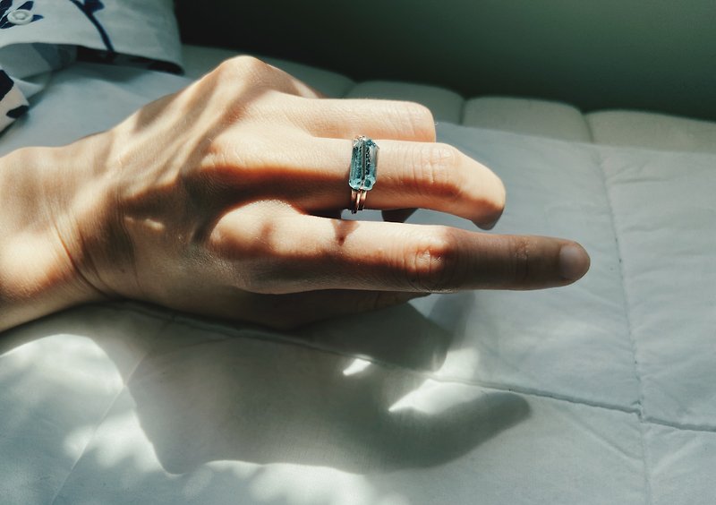 Raw aquamarine silver ring, aqua ring, statement ring, February birthstone, blue - 戒指 - 銀 藍色