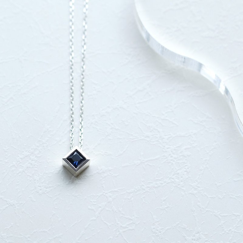 Sapphire square necklace in Silver 925 - สร้อยคอ - โลหะ สีน้ำเงิน