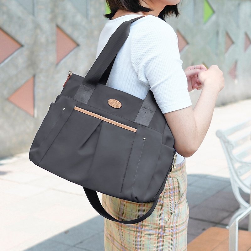 Wrinkled streamlined side-back dual-purpose commuter tote bag 82720 (iron gray) - Messenger Bags & Sling Bags - Nylon Gray