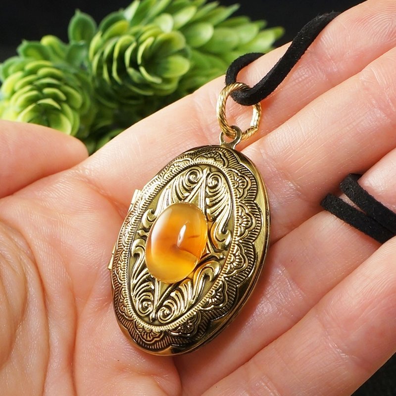 Orange Agate Oval Gold Locket Keepsake Pendant Jewelry Necklace Memorable Gift - 項鍊 - 半寶石 橘色
