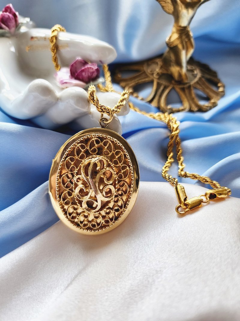 美國西洋古董飾品 /麻花金繩藝術花框藤捲LOCKET項鍊/長鍊/復古 - 長項鍊 - 其他金屬 