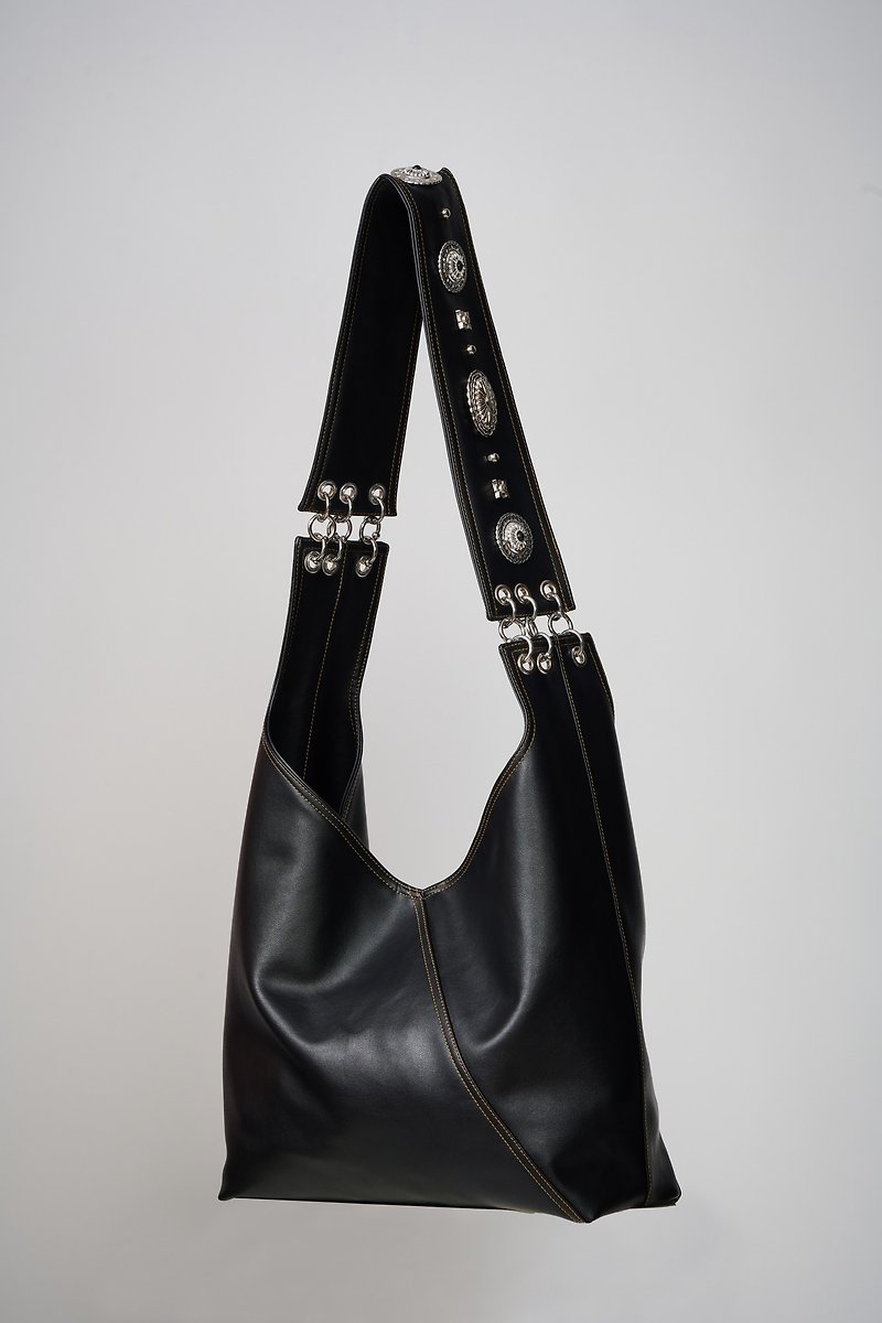 銀器皮革袋 Silver shoulder bag - 側背包/斜背包 - 其他材質 黑色