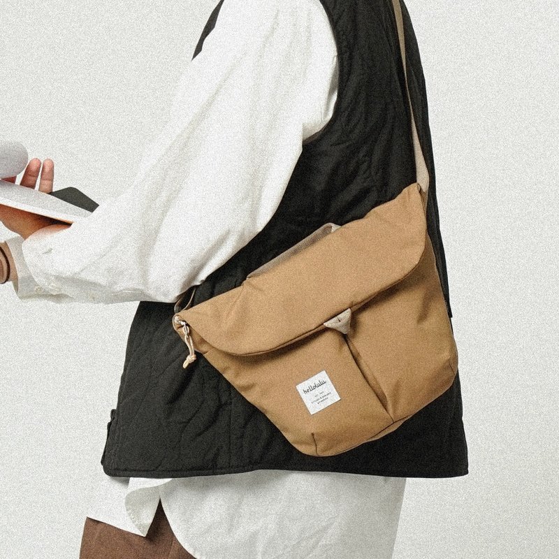 KASEN (ECO Edition) All Day Shoulder Bag, Crossbody Bag Sling Bag - กระเป๋าแมสเซนเจอร์ - วัสดุอีโค สีนำ้ตาล