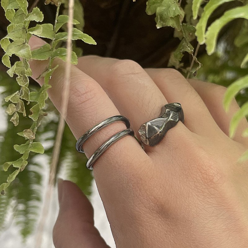 DATE. 09/04/21. Meteor - Lost Stars Silver Two Fingers Ring- Oxidised Silver - General Rings - Sterling Silver Black