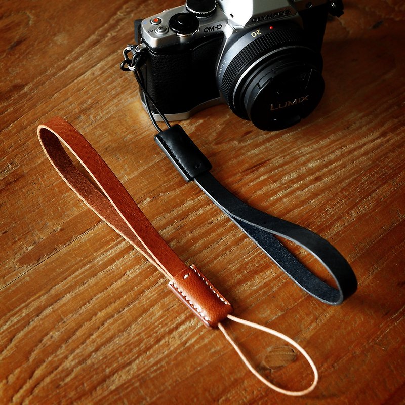 Handmade Camera Wrist Strap with leather loop, Italian veg tanned leather - 掛繩/吊繩 - 真皮 咖啡色