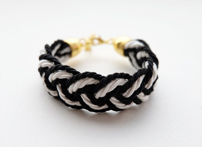 Black and white rope braided bracelet - สร้อยข้อมือ - วัสดุอื่นๆ สีดำ