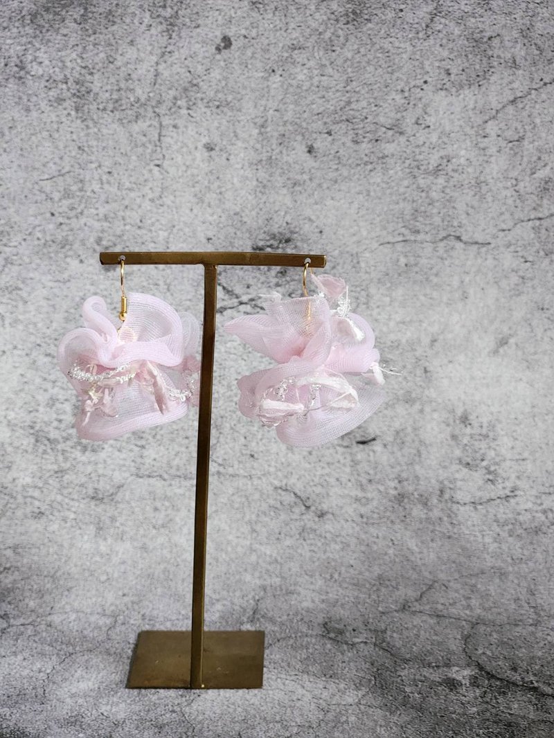 紗線耳環　cotton candy - 耳環/耳夾/耳骨夾 - 其他人造纖維 粉紅色