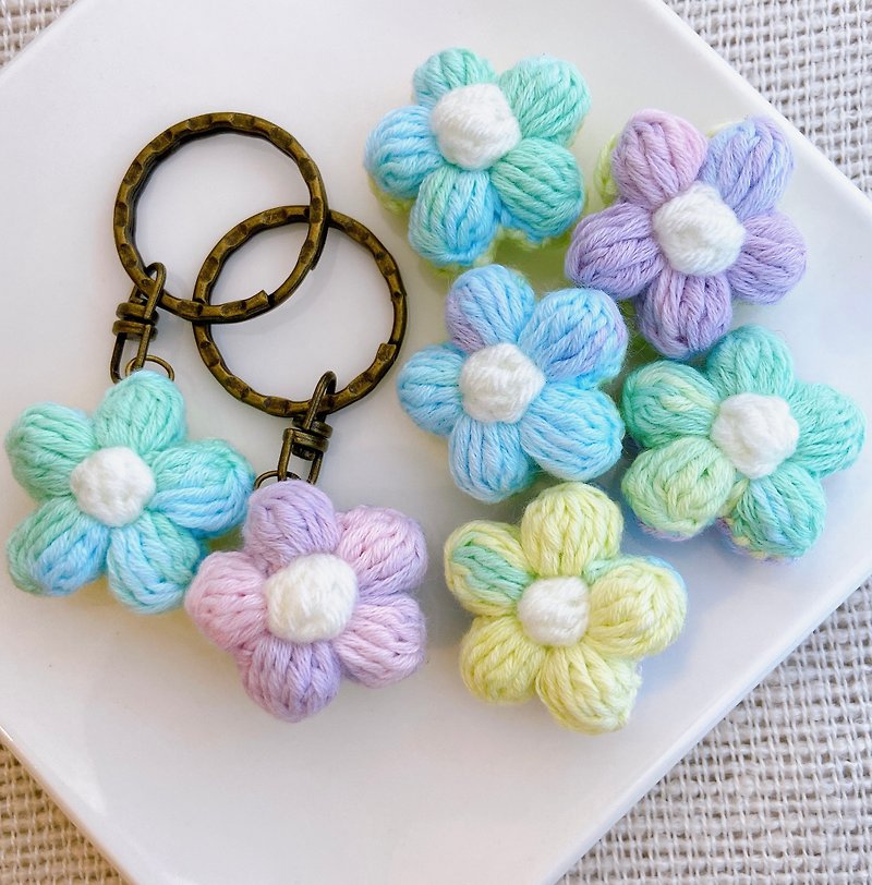 [Pengpeng Xiaohua] Colorful crochet keychain*birthday exchange gift* - Keychains - Other Metals Multicolor