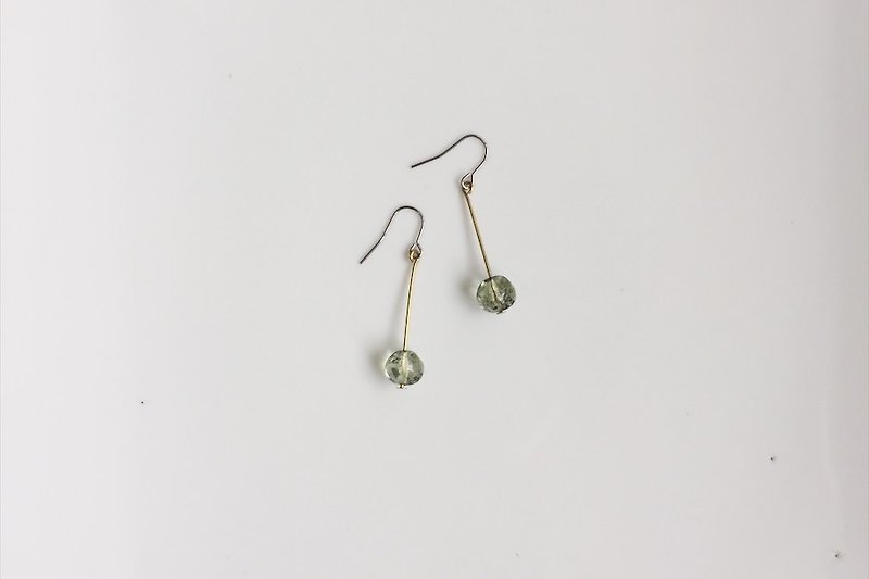 melon bomb 黃銅造型耳環 - 耳環/耳夾 - 寶石 綠色