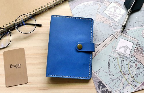 Brave 革手作 義大利牛皮護照套 有扣子 海軍藍 免費客製化刻字 包裝