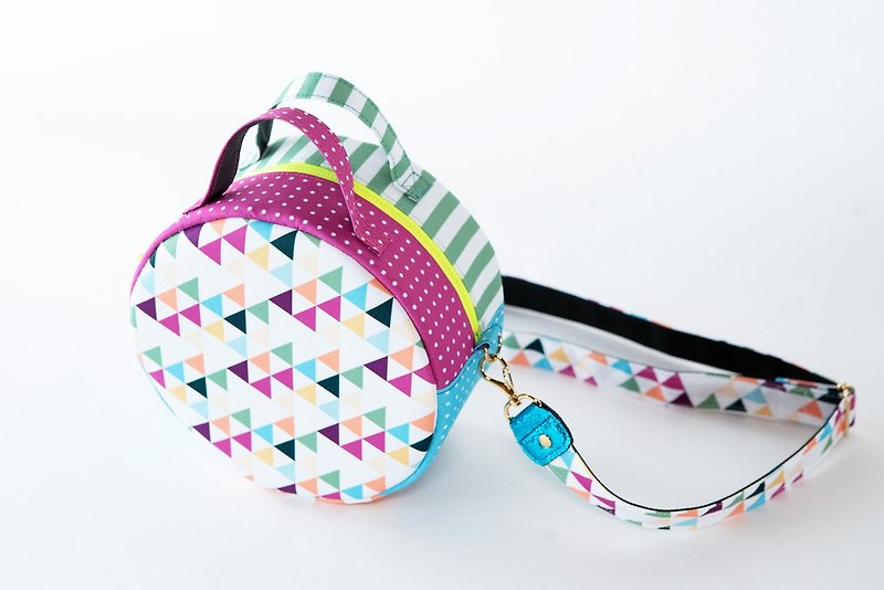 Inner fabric available for early discount selection until July 31 Original print Original handbag with shoulder belt Spotlight Retro Scaled pattern Polka dotted border - กระเป๋าแมสเซนเจอร์ - ไฟเบอร์อื่นๆ หลากหลายสี