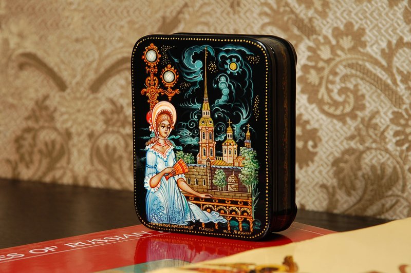 St Petersburg beauty lacquer box hand painted Russian art - 擺飾/家飾品 - 其他金屬 