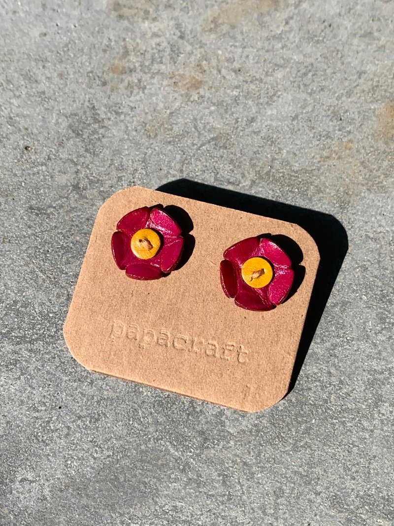 flower earrings / leather earrings / handmade / lightweight / hypoallergenic - 耳環/耳夾/耳骨夾 - 真皮 