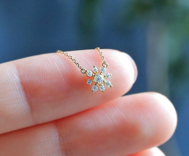 雪の結晶モチーフ9つのダイヤモンド K18ネックレス - ショップ RASPIA