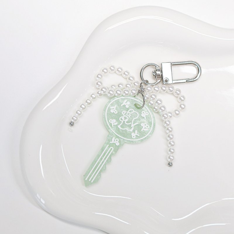 Carved keychain with pearl ribbon - Keychains - Acrylic 