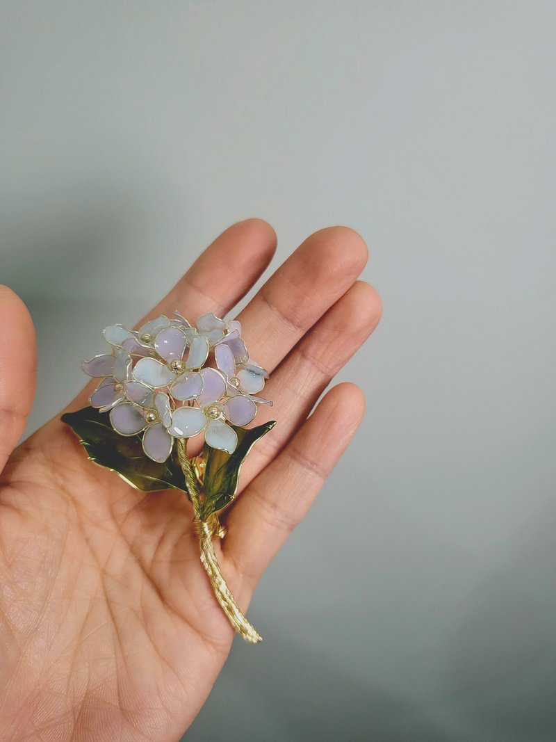 繡球花。胸針。沾浸藝術花。飾物。生日禮物 - 胸針 - 樹脂 