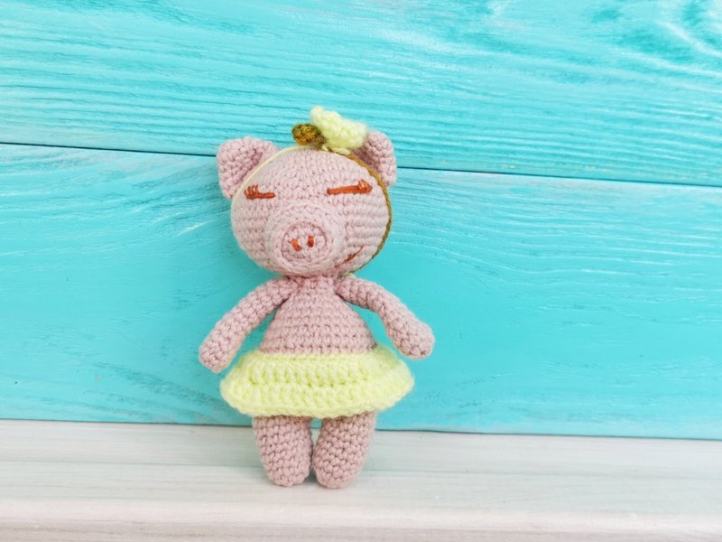 Pig keychain, car accessory, piglet plush, car rear view hanging - 鑰匙圈/鑰匙包 - 其他材質 粉紅色