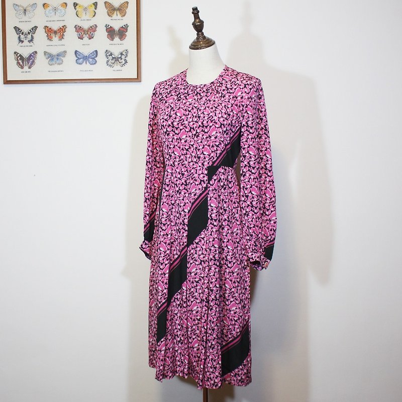 (Vintage Japanese vintage dress) peach pink butterfly print long-sleeved dress F3534 - ชุดเดรส - ไฟเบอร์อื่นๆ สึชมพู