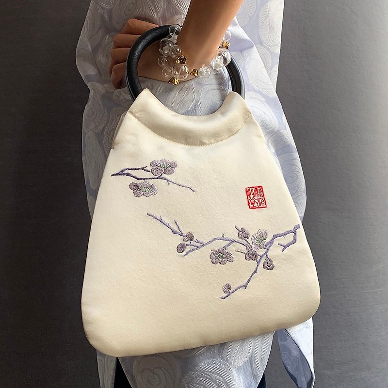 梅の花手刺繍バッグ/シルクバッグ手刺繍バッグ梅の花蘇州刺繍ラウンドハンドルバッグサテン - トート・ハンドバッグ - シルク・絹 