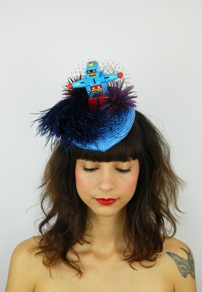 Pillbox Hat Fascinator Headpiece Feathered with Vintage Robot Toy Burlesque - หมวก - วัสดุอื่นๆ สีน้ำเงิน