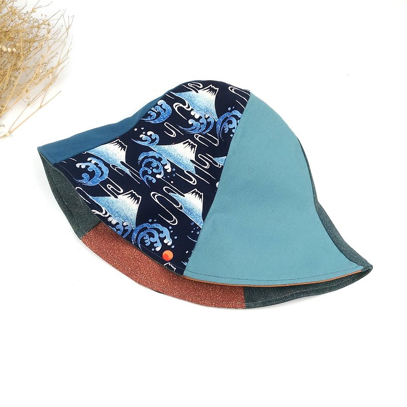 Calf Village Calf Village handmade double-sided hat custom sunhat neutral Japanese Fuji Mount Ukiyo-e {{Sun Fuji Mountain} Dark Blue 【H-404】 - หมวก - ผ้าฝ้าย/ผ้าลินิน สีน้ำเงิน