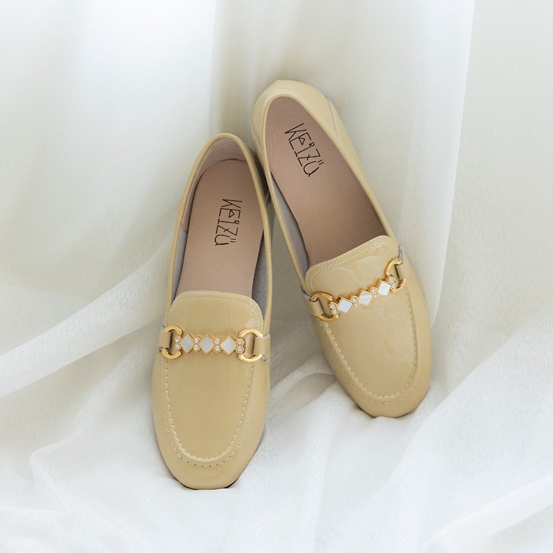 [Out of print offer] super soft Q Gemstone lacquered sheepskin loafers | lemon yellow