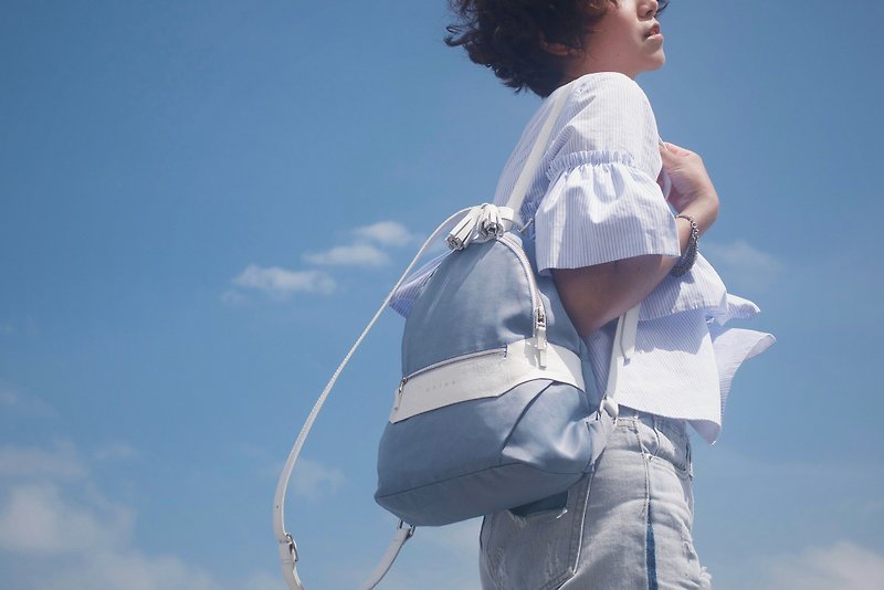 Unius blue and white tassel backpack - กระเป๋าเป้สะพายหลัง - ผ้าฝ้าย/ผ้าลินิน หลากหลายสี