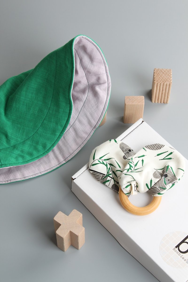 寶寶禮品盒 雙面造型手工小帽+蝴蝶結木圈圈牙膠玩具 彌月禮盒 - 滿月禮物 - 棉．麻 綠色