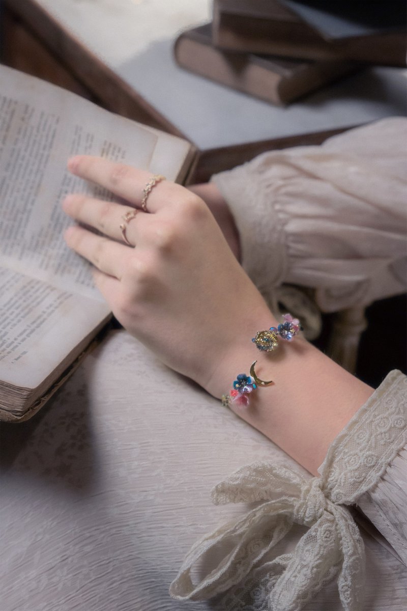 Valeria Nuo Ye：シャープムーンレンダリングスモールフラワーブロンズメッキK14ゴールドブレスレット - ブレスレット - 粘土 パープル